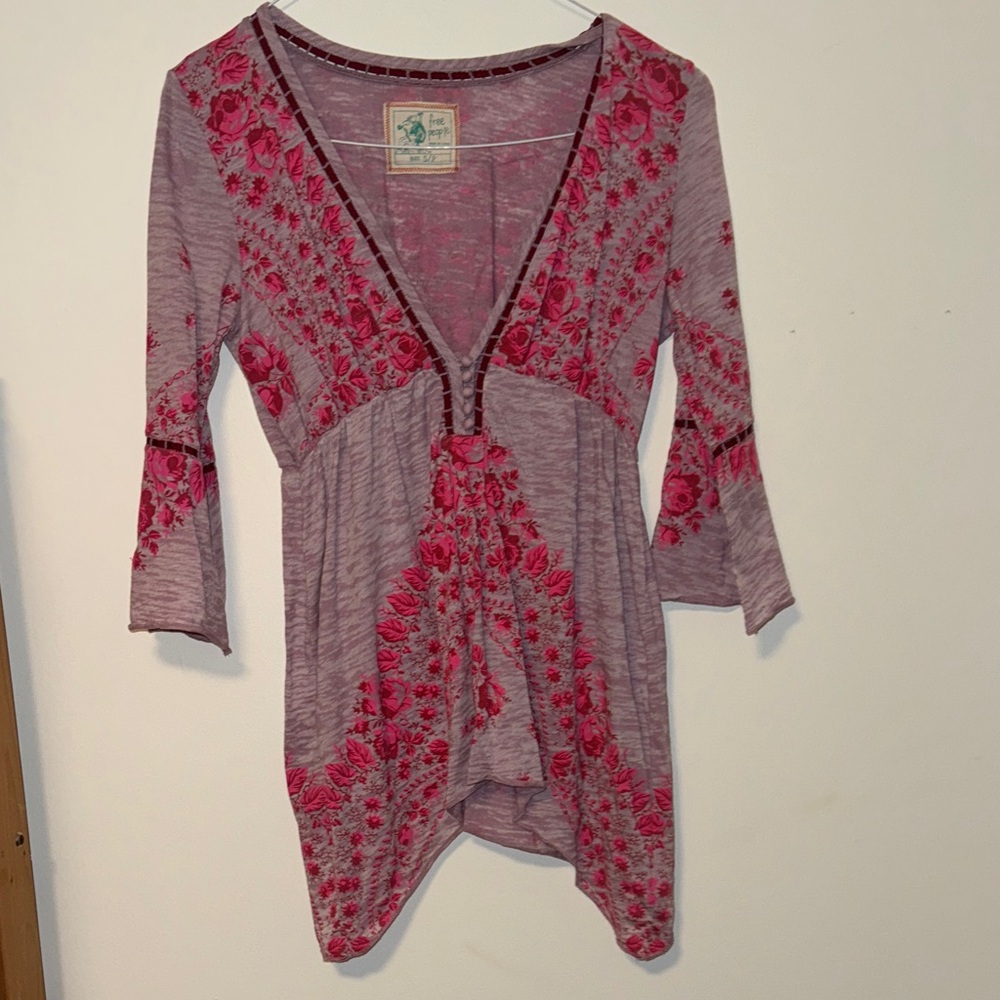 Free People Pink Floral V-Neck Tunic. A-line